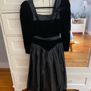 1980s Vintage Oscar De La Renta Black Velvet and Taffeta Fit-and-Flare Dress